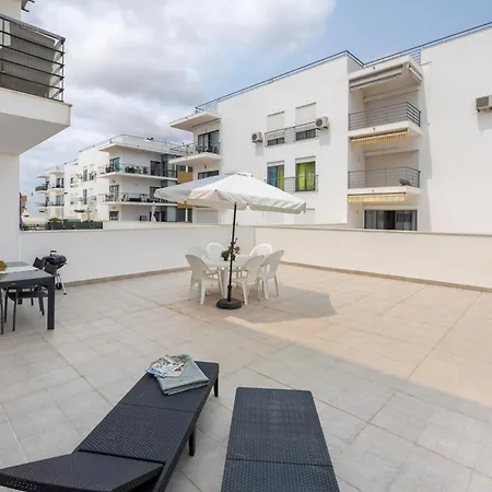 דירה Artistic Style