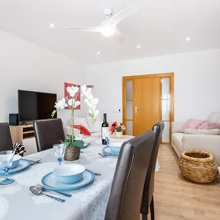 Artistic Style דירה לאגוּ‏ש